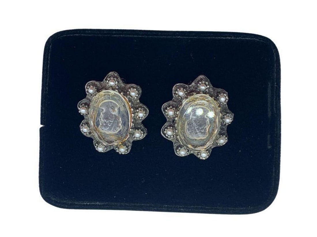 Vintage Grey & Clear Cameo Clip On Earrings: Vintage Grey & Clear Cameo Clip On Earrings Vintage Clip on Earrings From The 40/50's. Center Stone Filled & Placed On Metal Alloy Base. Accompanied By A Beautiful Grey Stone Background.
