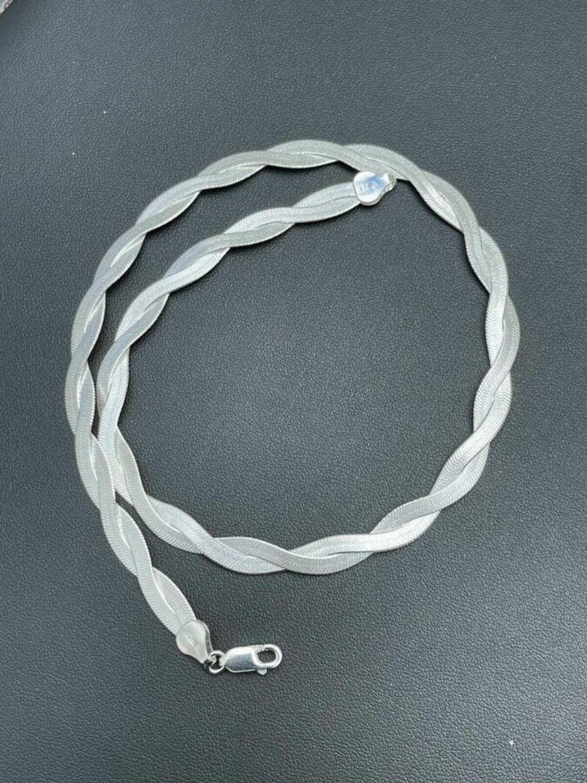 Unisex 20" Solid .925 Sterling Silver Twisted Heringbone Chain Necklace: Unisex 20" Solid .925 Sterling Silver Twisted Heringbone Chain Necklace Stamped 925 Solid Sterling Silver 7mm Thick Made In Italy View Photos For Further Details.