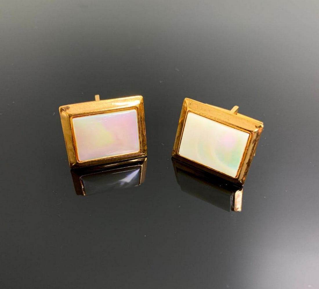 Pair of Mother of Pearl Gold Tone Cuff Links (1 of 2)
