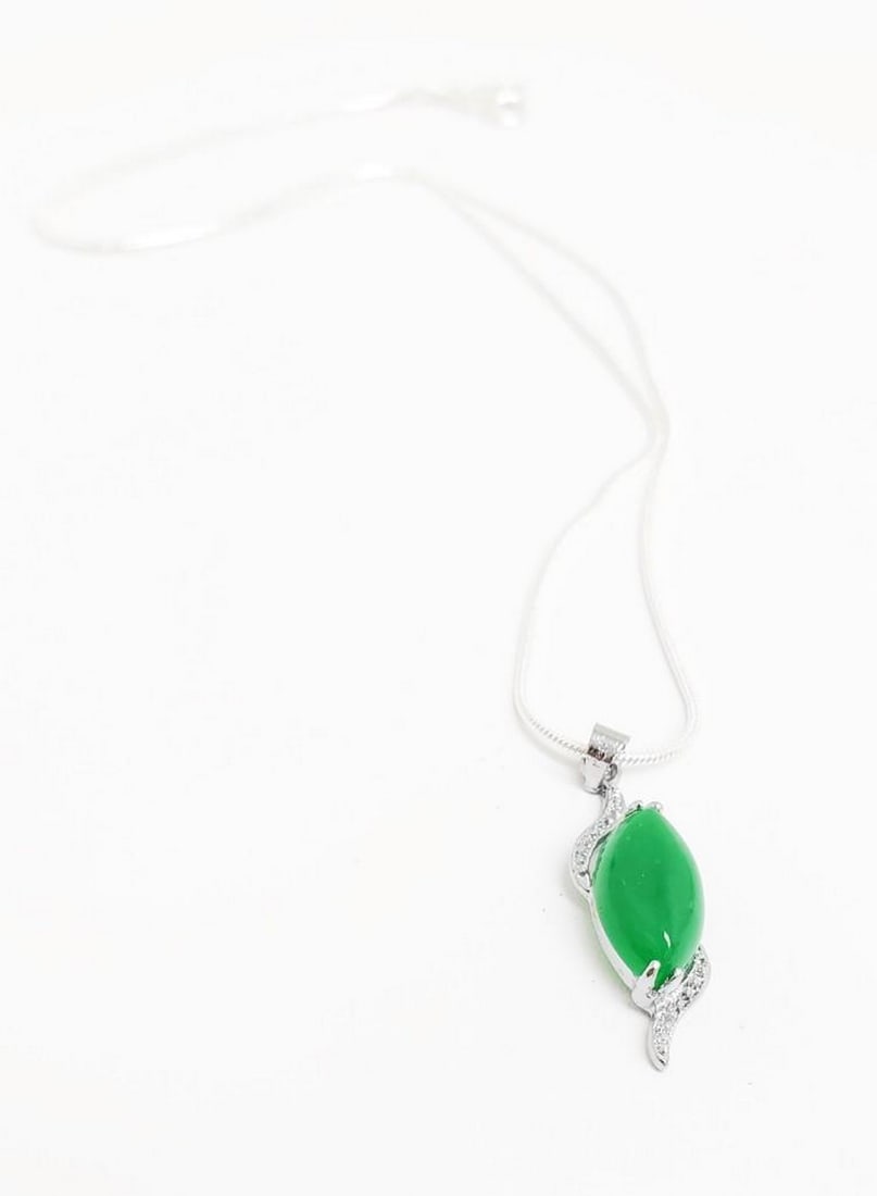 Chinese Green Jade Polished Pendant With 925 Sterling Silver Necklace: Chinese Green Jade Polished Pendant With 925 Sterling Silver Necklace View Photos For Further Inspection.