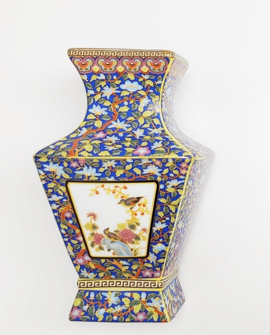 Awe Inspiring Handmade Painting Cloisonné Porcelain Vase: Simply Stunning Handmade Porcelain Cloisonne. Featuring Immaculate Hand Painted Renditions Of Local Birds Material: Porcelain Size: Height: 9.06" Length: 5.12" Weight: 935g