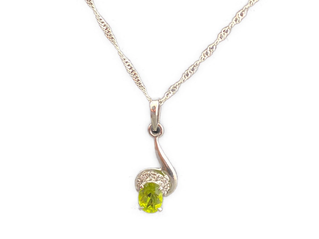 Lively Leaf Peridot and Austrian Crystal 92.5 Purity Sterling Silver Pendant and Chain: Lively Leaf Peridot and Austrian Crystal 92.5 Purity Sterling Silver Pendant and Chain This lovely green oval Peridot is surrounded by stunning Austrian crystals on 92.5 purity pendant and chain.