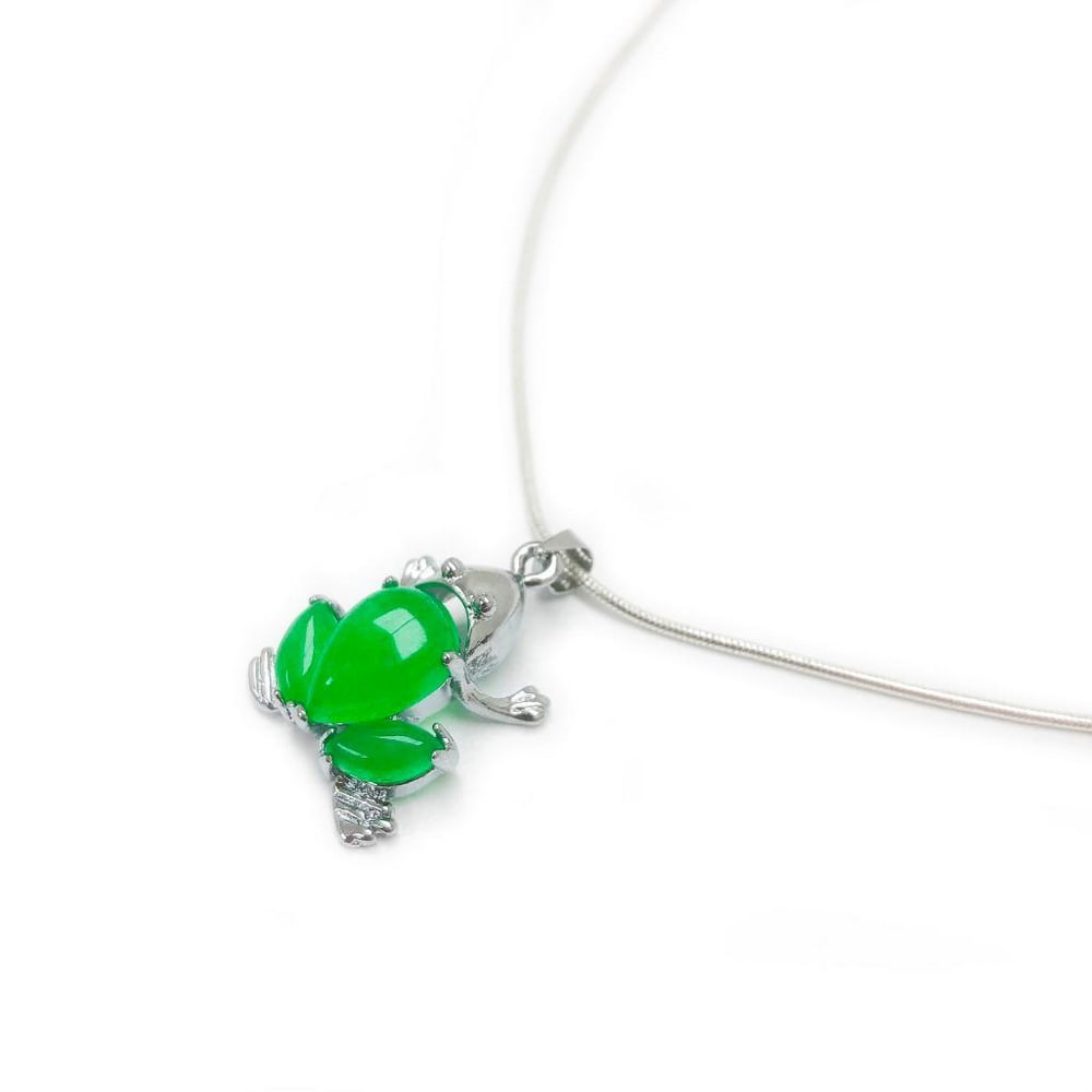 Asian Green Jade Frog Pendant Accompanied By Necklace: Asian Green Jade Frog Pendant Accompanied By 925 Sterling Silver Necklace. View Photos For Further Details.