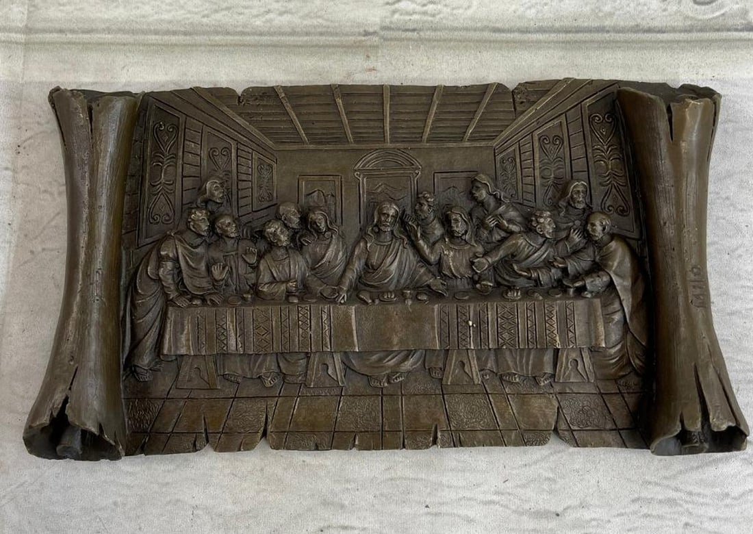 Stunning Bas Relief Da Vinci`s Masterpiece Last Supper Bronze Sculpture Wall Art - 5" x 8": Stunning Bas Relief Da Vinci`s Masterpiece Last Supper Bronze Sculpture Wall Art - 5" x 8" Introducing a stunning bas-relief sculpture inspired by Da Vinci's masterpiece, meticulously 