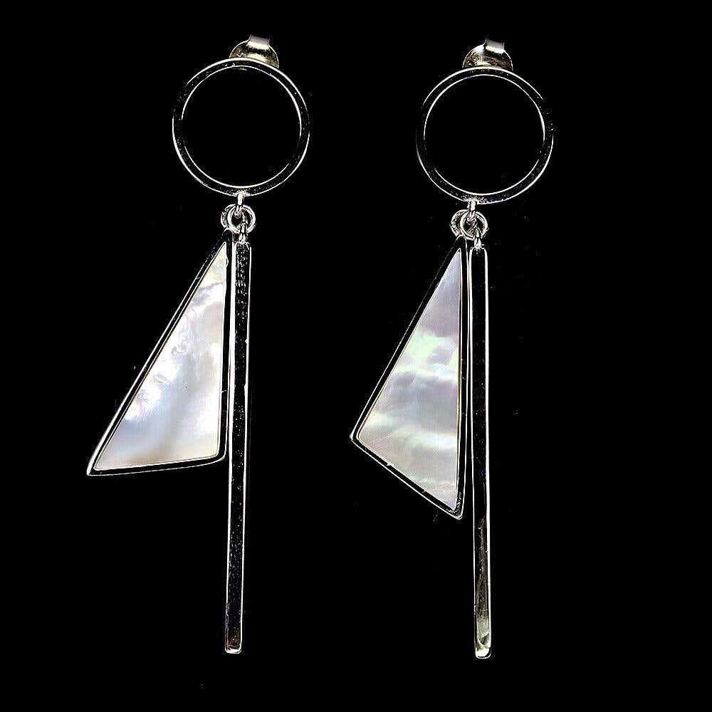 26mm x 10mm - Contemporary Natural Mother Of Pearl Sterling Silver Earrings: 26mm x 10mm - Contemporary Natural Mother Of Pearl Sterling Silver Earrings TYPE OF METAL: 925 STERLING SILVER PLATE: 14K WHITE GOLD MAIN STONE: MOTHER OF PEARL TOTAL WEIGHT: 8.88 GRAM View Photos For