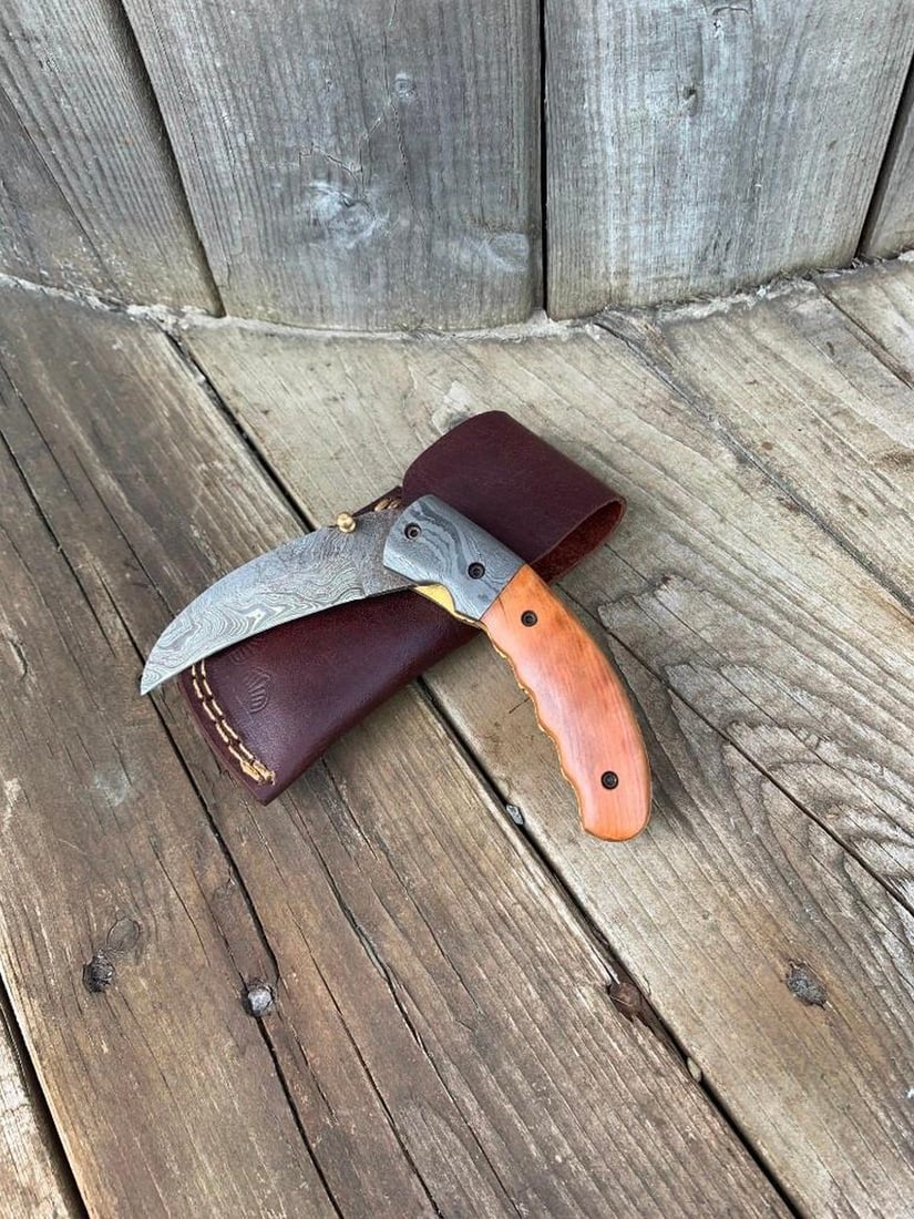 Formed Talon Damascus Steel Folding Pocket Knife With: The Formed Talon Damascus Steel Folding Pocket Knife With Riveted Wood Handle Offeres A Solid And Practical Designed Pocket Knife FOr Any Hunter. Well Mounted Handles, SHarp Damascus Edge & Easy