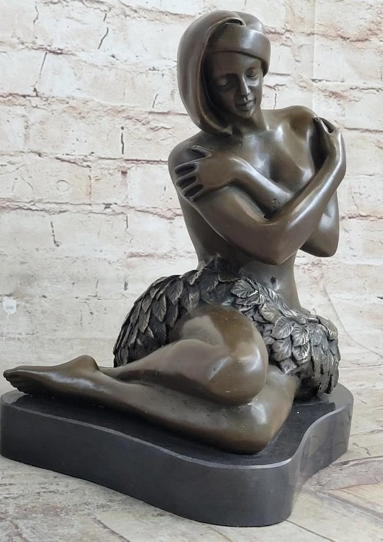 Topless Hawaiian Dancer Bronze Sculpture: Topless Hawaiian Dancer Bronze Sculpture This bronze is an extremely delicate figure, which is suitable as a noble home accessory or piece of art in your office interior. The sensual pose of the young
