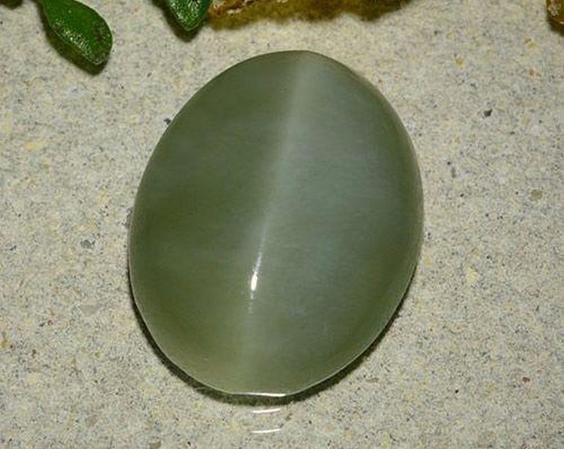 6.48 ct Natural Medium Green Actinolite Cat's Eye, Oval Cabochon, Translucent, United States (1 of 2)
