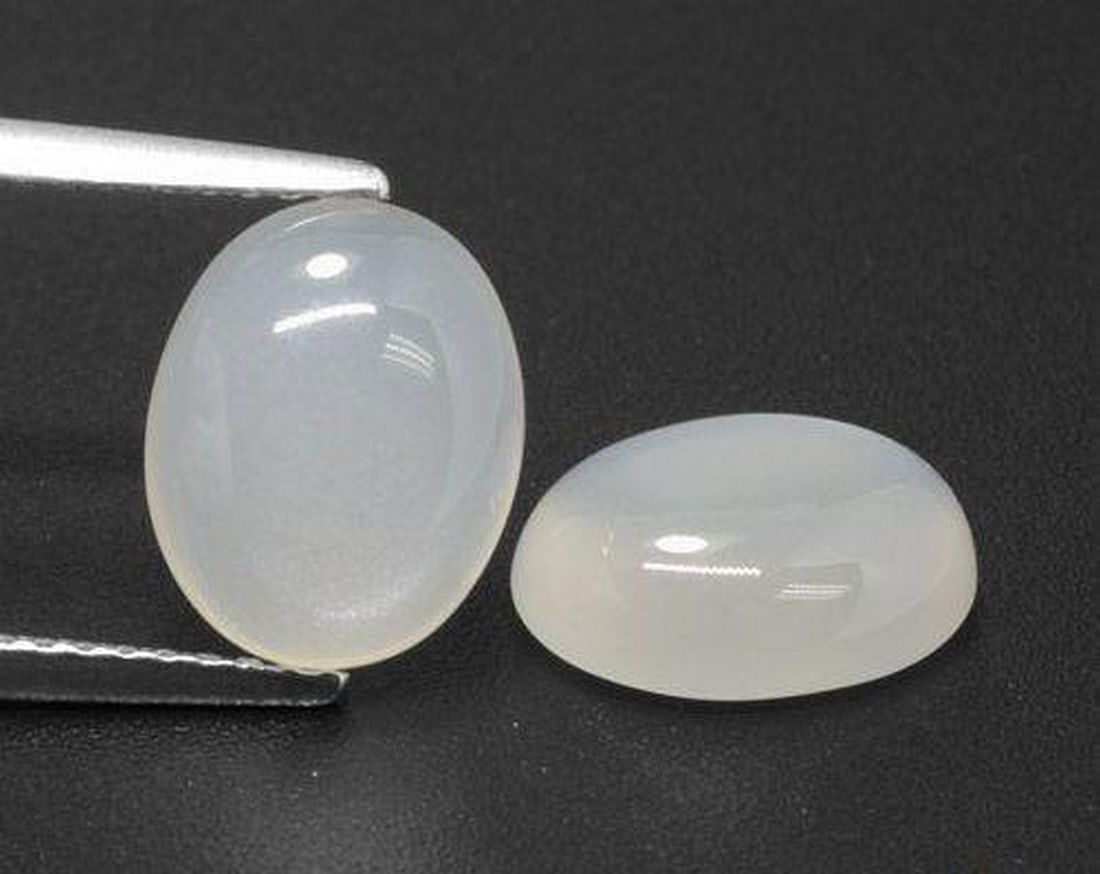 4.85ct Natural White Moonstone, Oval, Translucent (Set of 2): 4.85ct Natural White Moonstone, Oval, Translucent (Set of 2) Pair of natural white moonstone gemstones with a combined weight of 4.85 carats (average 2.43 carats each), cut in an oval cabochon shape