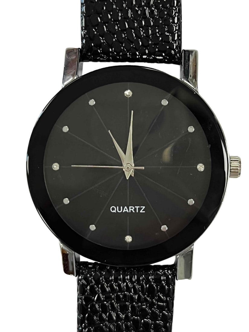 Striking Large Quartz Stainless Steel Watch: Striking Large Quartz Stainless Steel Watch A bold and captivating timepiece that commands attention with its sleek design. This watch features an all-black stainless steel case and bracelet, exuding 