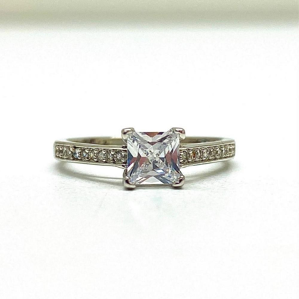 925 Sterling Silver Ring with Cushion-Cut White Stone: 925 Sterling Silver Ring with Cushion-Cut Stone This exquisite 925 sterling silver ring features a sparkling cushion-cut stone at its center. The polished silver band enhances the stone’s