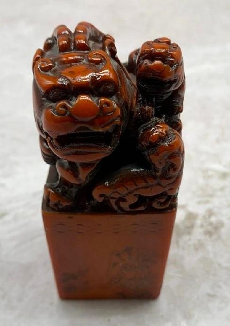Shoushan Stone Lion Sea: Shoushan Stone Lion Sea This exquisite hand-carved Shoushan stone seal is a true masterpiece of Chinese artistry. Atop the seal, two majestic lions are intricately carved, symbolizing protection,