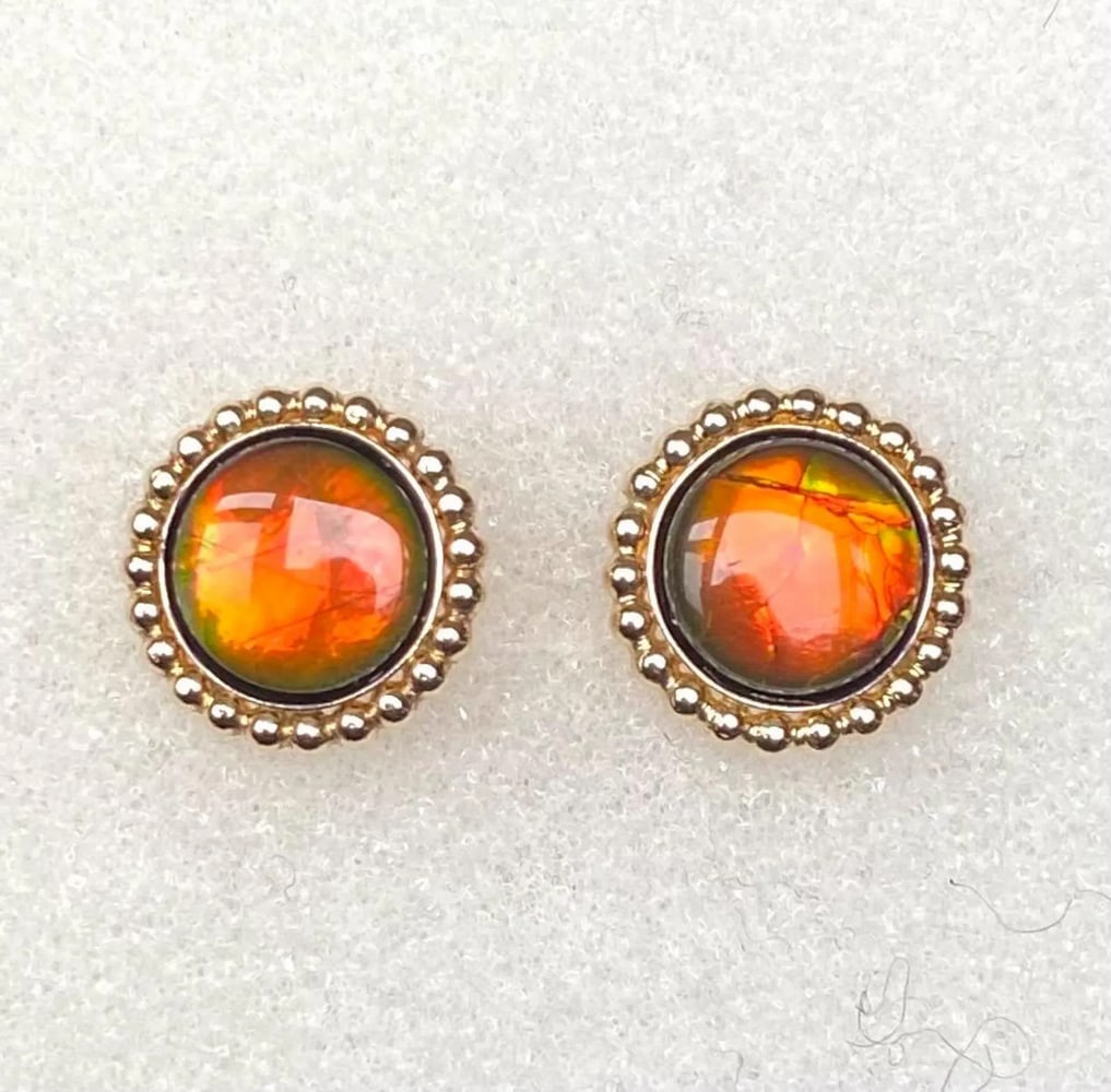 Ammolite Stud Earrings: Ammolite Stud Earrings This pair of Ammolite stud earrings features bold 8mm triplet gemstones with a striking flash and a color shift to green at extreme angles, as shown in the photo. Set in high-qu