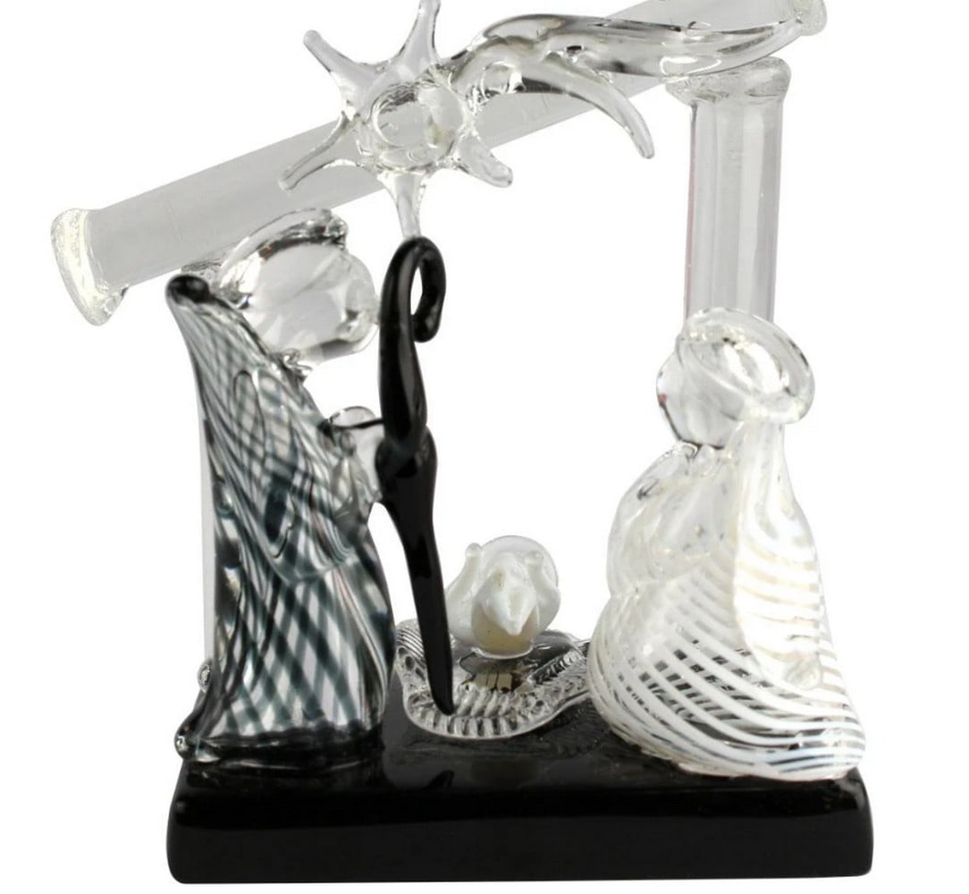 Handcrafted Murano Glass Nativity Scene with Filigree: Handcrafted Murano Glass Nativity Scene with Filigree Beautifully crafted Christmas nativity scene created using lampworking technique. Ideal for holiday decor or as a thoughtful gift for loved ones.
