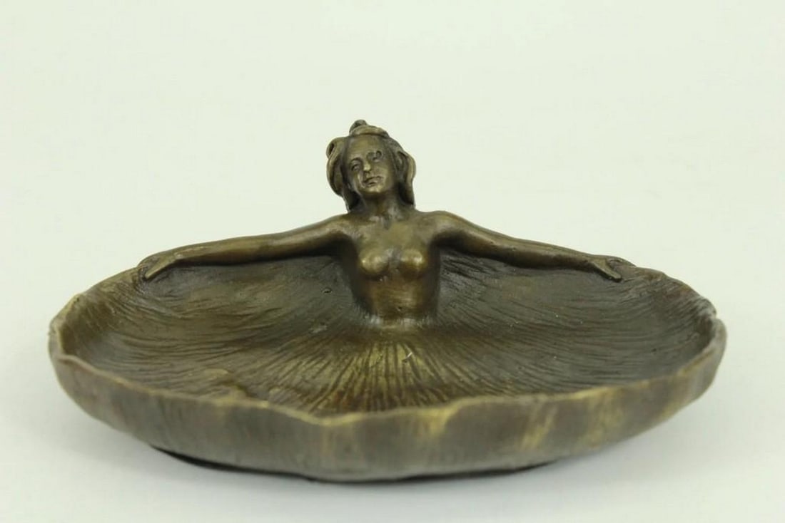 Semi Nude Woman Bronze Ashtray Statue: Semi Nude Woman Bronze Ashtray Statue This beautiful sculpture can be used as a dish or ashtray. Cast in high quality bronze, it weighs approximately 1.5 pounds and is 5" wide x 2" high. Anyon