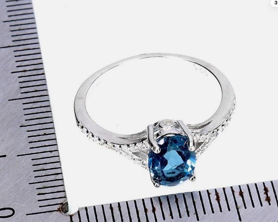 925 Sterling Silver Ring Oval London Blue Topaz 8x6mm Gemstone Jewelry Size 7.5: Up for auction is 925 Sterling Silver Ring with an Oval London Blue Topaz 8x6mm gemstone in size 7.5. The perfect way to add a little color and sparkle to your life. Metal: Sterling Silver Base Metal:
