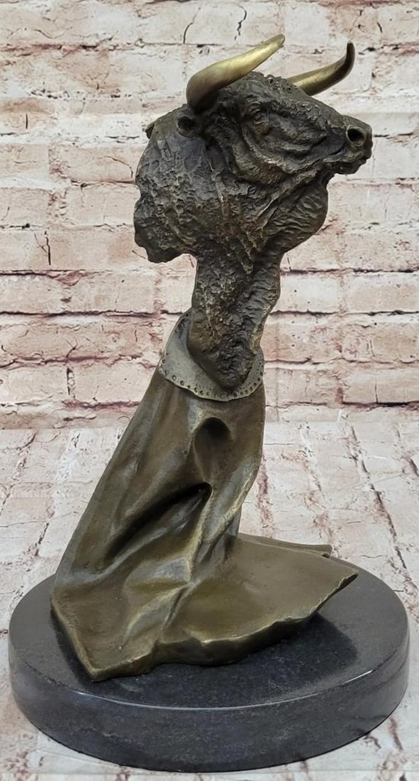 Bull Monument Original Bronze Bust - 13" x 9": Bull Monument Original Bronze Bust - 13" x 9" Blending natural inspiration with contemporary aesthetics, the Bronze Bull Bust Sculpture by renowned artist C. Williams captures the spirit of th