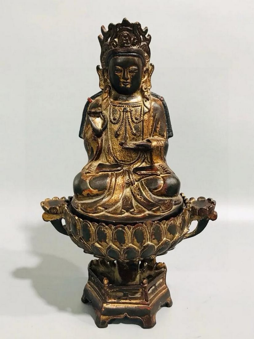 Antique Chinese Handcrafted Pure Copper Lotus Guanyin Buddha Statue: Antique Chinese Handcrafted Pure Copper Lotus Guanyin Buddha Statue This antique Chinese statue depicts Guanyin Buddha seated on a lotus, handcrafted from pure copper. Dating from the 19th century,