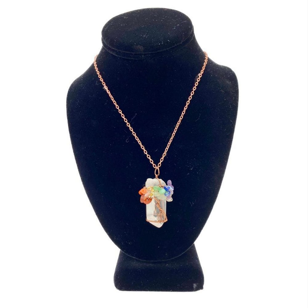 Clear Quartz Chakra Tree Of Life Reiki Healing Amulet: Clear Quartz Chakra Tree Of Life Reiki Healing Amulet This majestic Quartz tree of life reiki healing amulet also has the stones of the chakras on it. The chakra stones are, Clear Quartz, Amethyst,