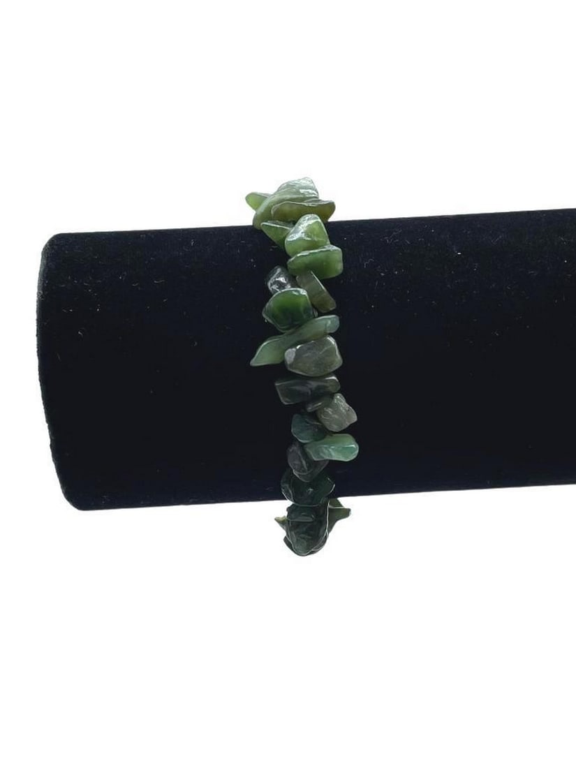 Canadian Nephrite Jade Chip Bead Bracelet: Canadian Nephrite Jade Chip Bead Bracelet Canadian Nephrite Jade chip bead bracelet. This bracelet is roughly 7 inches long and comes on an elastic cord. Wearing jade draws your negative energy out