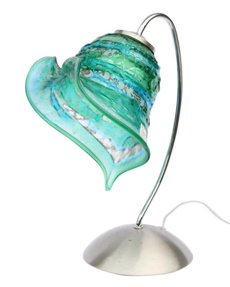 Murano Glass Calla Sbruffi Table Lamp: Murano Glass Calla Sbruffi Table Lamp Handcrafted table lamp featuring a single light, designed in the unique Calla flower shape using the special Sbruffi technique. Dimensions : Length : 40 cm (inche