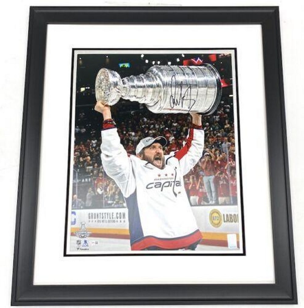 Authentic Alexander Ovechkin "Stanley Cup" Autograph 25" x 30" Picture W/ COA (1 of 5)