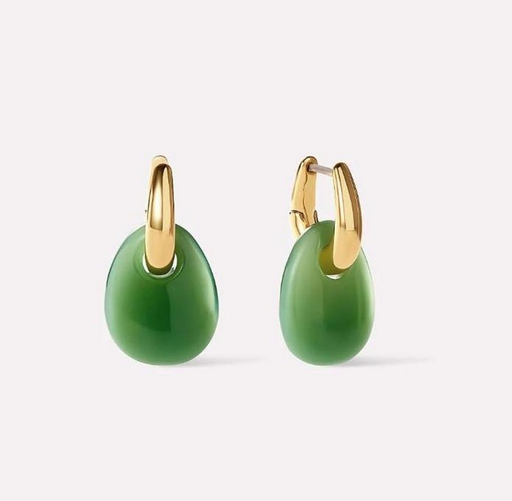 14K Gold-Plated Green Recycled Glass Drop Earrings: 14K Gold-Plated Green Recycled Glass Drop Earrings These drop earrings feature 14k gold plating paired with responsibly sourced recycled green glass for a vibrant pop of color and subtle sparkle. Desi