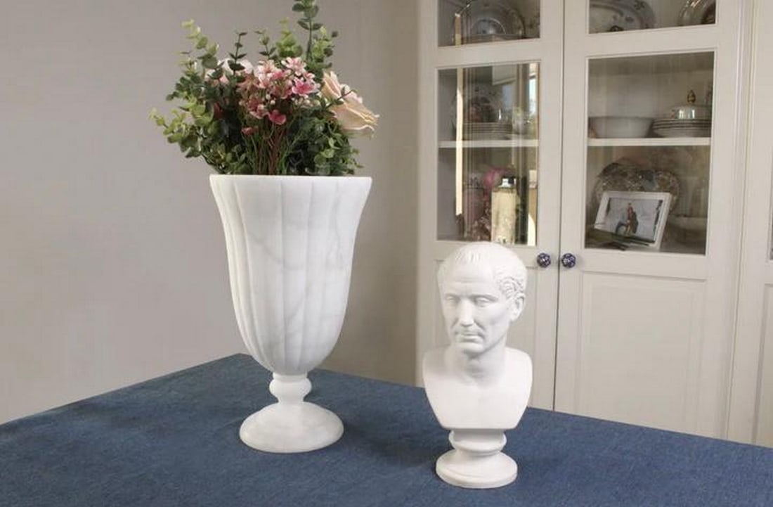 Imperial Command: Julius Caesar Bust Sculpture - 2