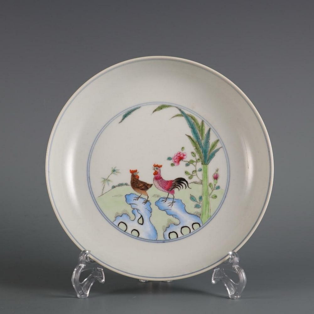 Old Collection Qing Yongzheng Famille Rose “Happy Family with Chicken?? Plate: Old Collection Qing Yongzheng Famille Rose “Happy Family with Chicken” Plate A finely crafted porcelain plate from the Qing Dynasty Yongzheng period, featuring a vibrant famille rose design th