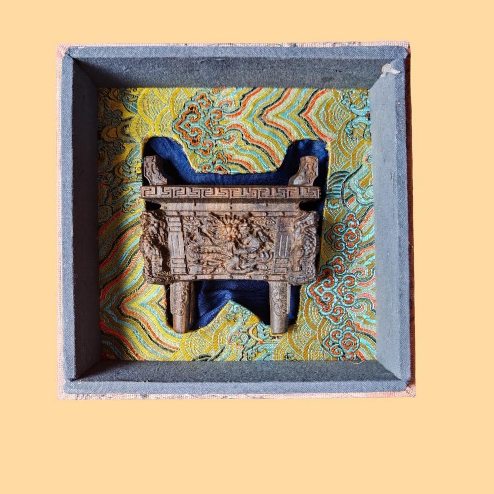 Old Collection Agarwood Carving Incense Burner: Old Collection Agarwood Carving Incense Burner A finely crafted incense burner made from aromatic agarwood, featuring expertly carved details that highlight the natural beauty and rich grain of the wo
