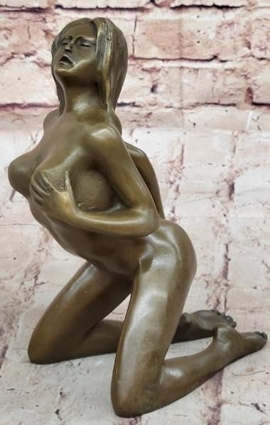 Kneeling Desire Erotic Nude Bronze Sculpture: Kneeling Desire Erotic Nude Bronze Sculpture Sensuality and grace meet in this evocative bronze sculpture of a nude girl posed delicately on her knees. With her posture capturing both vulnerability an