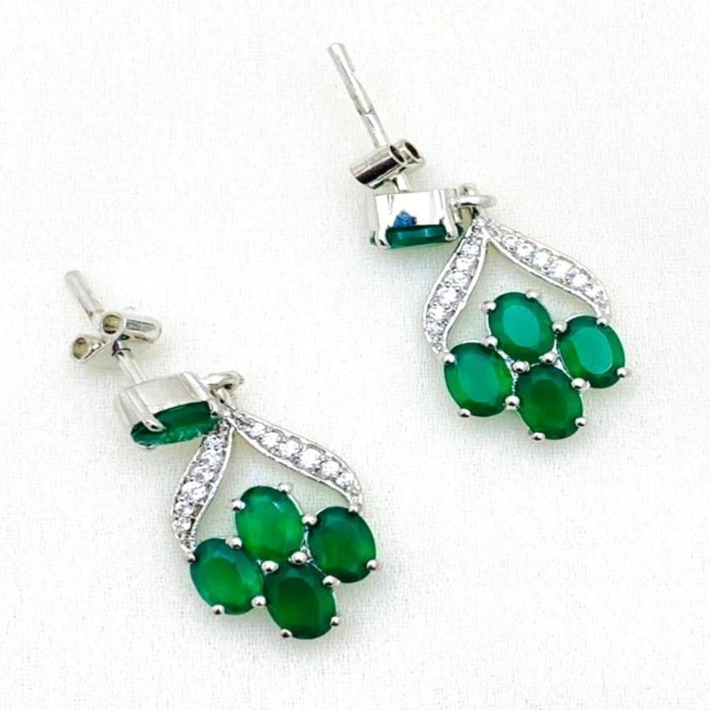 Green Onyx Stone Cluster Dangle Earrings: Green Onyx Stone Cluster Dangle Earrings These gorgeous green onyx earrings are 925 Sterling Silver. They feature a cluster of 4 stones dangling from a stone on the front of the stud. View Photos For