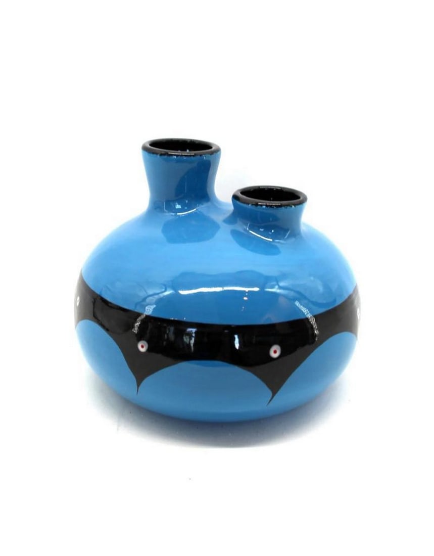 Alberta Clay Blue Wedding Vase by Veran Pardeahtan (1 of 2)