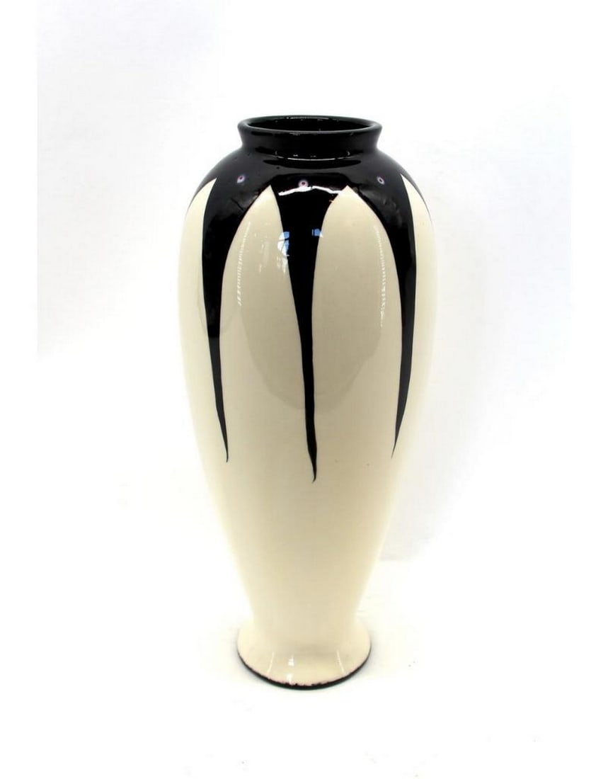 Large White Morning Vase by Veran Pardeahtan: Large White Morning Vase by Veran Pardeahtan Veran's Ceremonial Black Rim Pottery designs are unique expressions of the rich heritage of North American Indigenous culture. The symbols, often