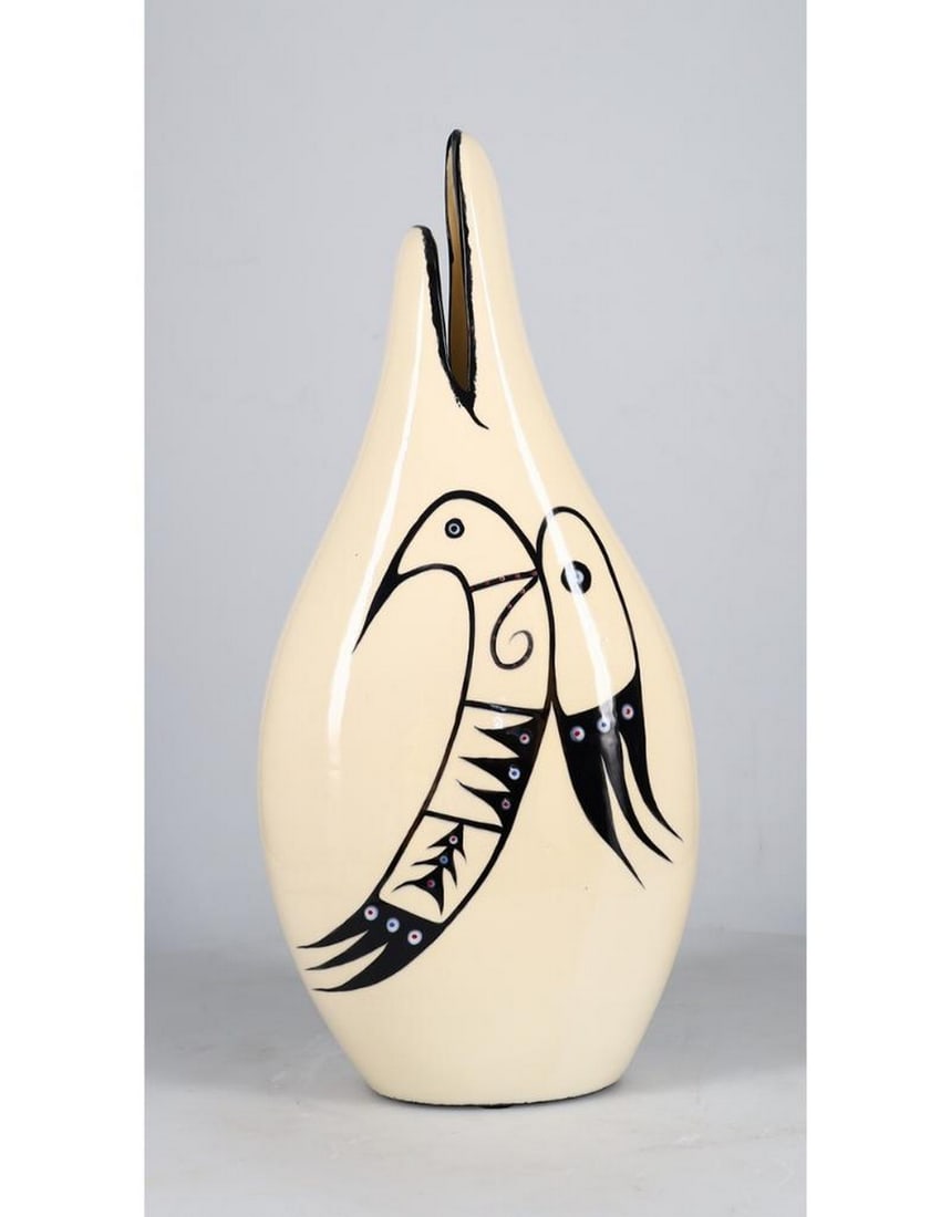 Hummingbird White Baja Vase by Veran Pardeahtan: Hummingbird White Baja Vase by Veran Pardeahtan Veran's Ceremonial Black Rim Pottery designs honor the rich heritage of North American Indigenous culture. Featuring symbols that often represent na