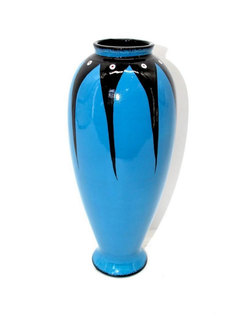 Large Blue Morning Vase by Veran Pardeahtan: Large Blue Morning Vase by Veran Pardeahtan Veran's Ceremonial Black Rim Pottery designs are unique expressions of the rich heritage of North American Indigenous culture. The symbols, often depict