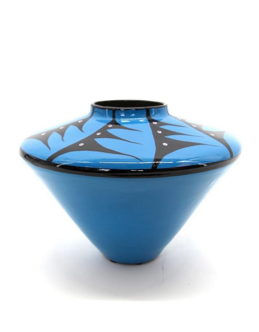 Alberta Clay Blue Sedona Vase by Veran Pardeahtan (1 of 2)