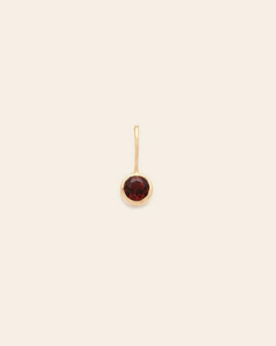 14k Solid Gold Deep Red Garnet Pendant: 14k Solid Gold Deep Red Garnet Pendant The Courage Stone unlocks the heart and promotes regeneration. It is a powerful stone to inspire bravery and boldness, connected to the zodiac signs Capricorn