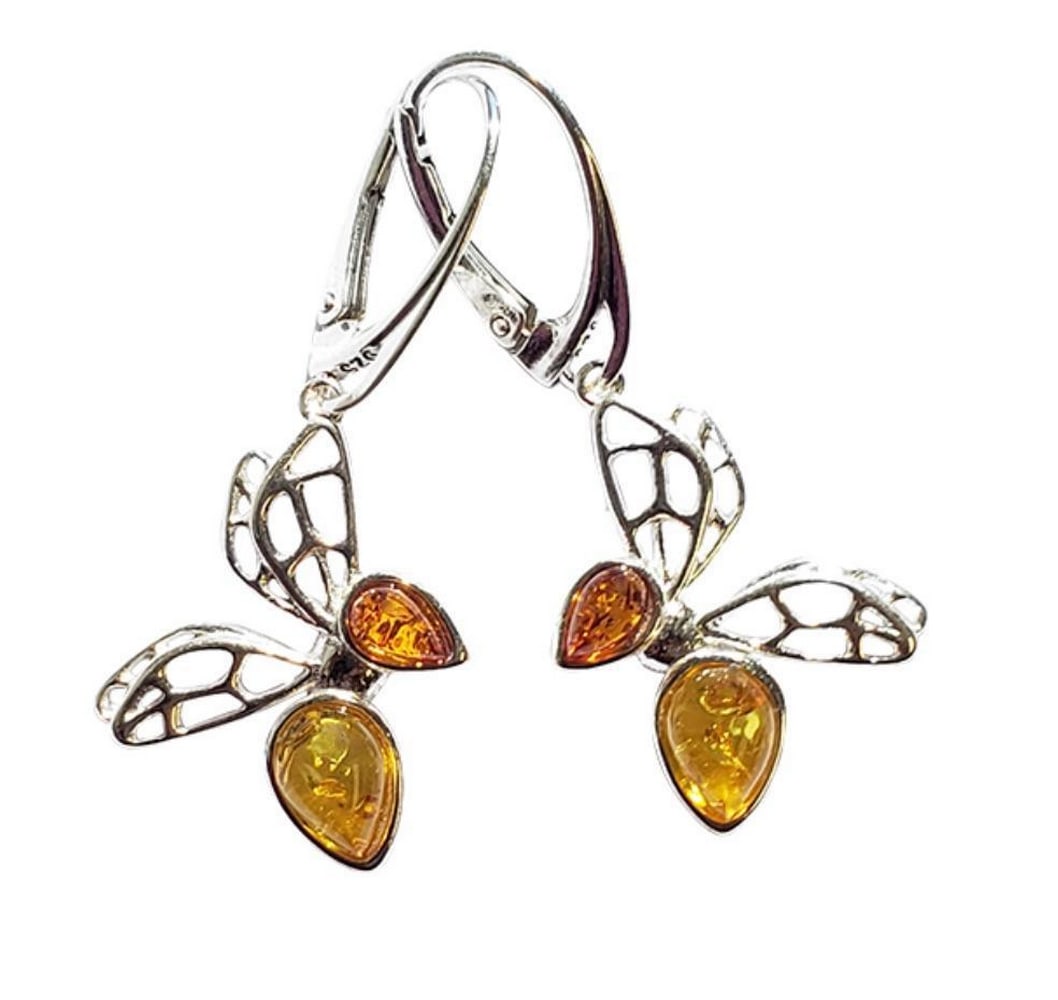 Multi Colour Sterling Silver Amber Bee Hook Earrings: Multi Colour Sterling Silver Amber Bee Hook Earrings These earrings feature cognac and citrine colored amber stones. The shape of the stones are in a teardrop. These earrings are set in 925 sterling s