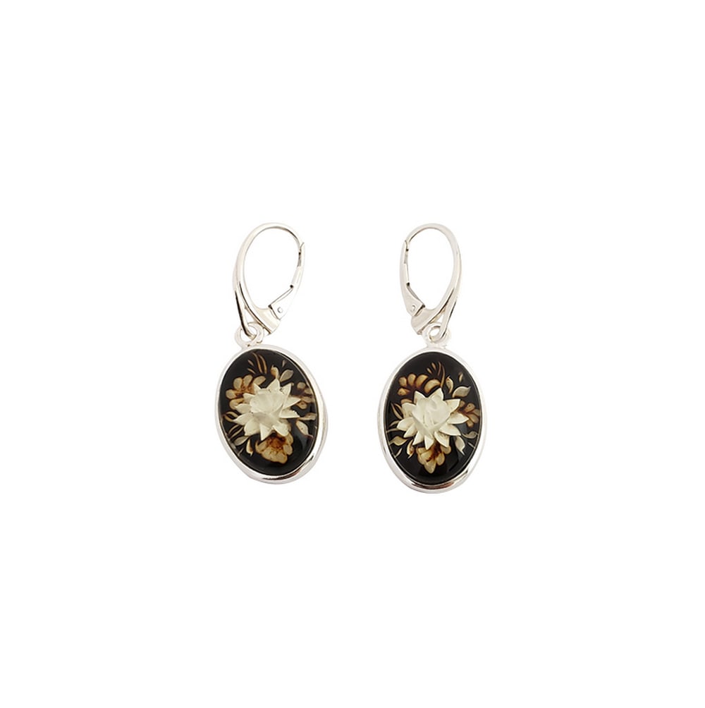 Baltic Amber Flower Cameo Earrings: Baltic Amber Flower Cameo Earrings These enchanting earrings feature intricately carved flower cameos in radiant Baltic amber. The amber's golden hues highlight the delicate floral details, creati