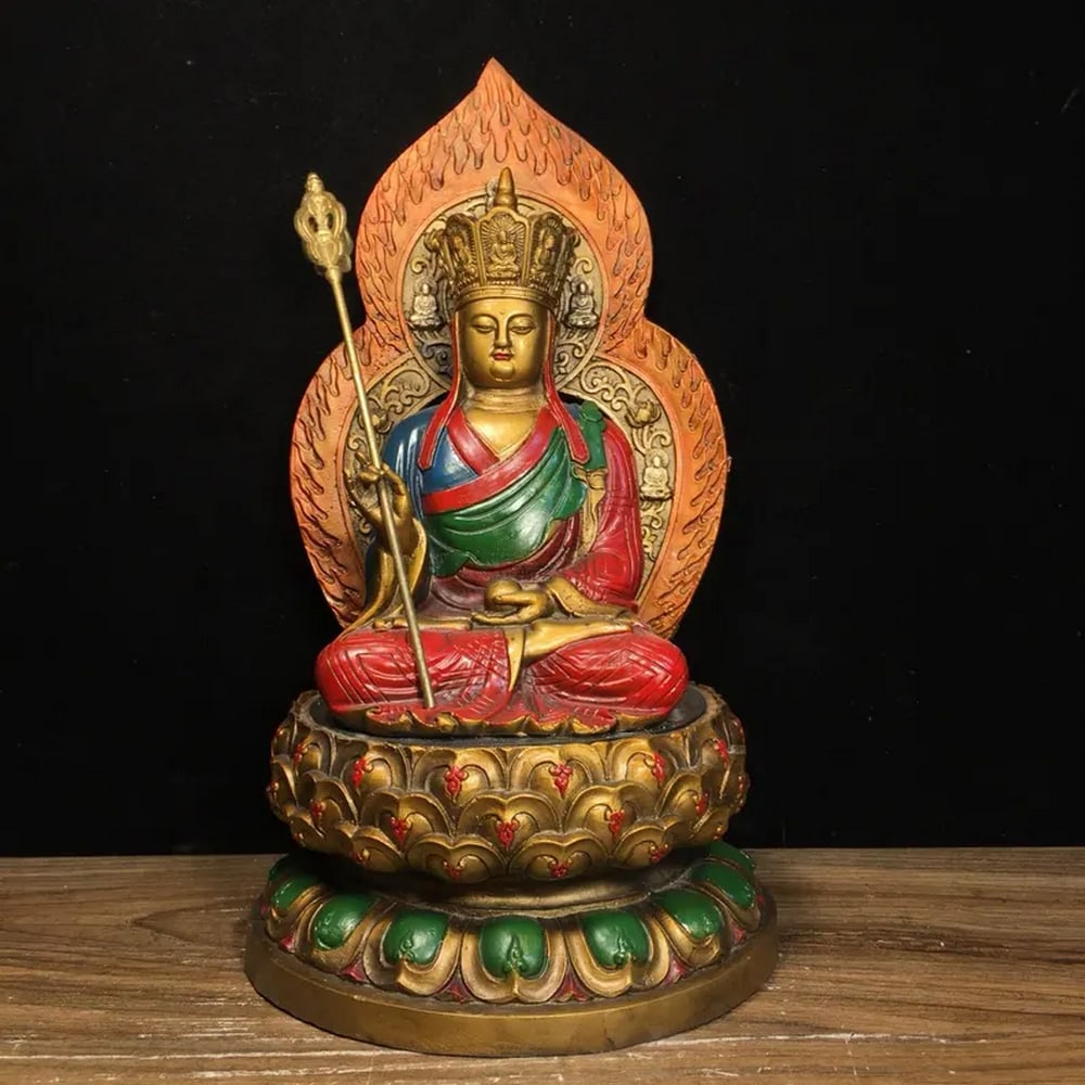 Pure Copper Painted Ksitigarbha Bodhisattva Chinese Antique Statue: Pure Copper Painted Ksitigarbha Bodhisattva Chinese Antique Statue Serene and dignified, this finely crafted Ksitigarbha Bodhisattva statue is a traditional Chinese antique-style sculpture, handcrafte