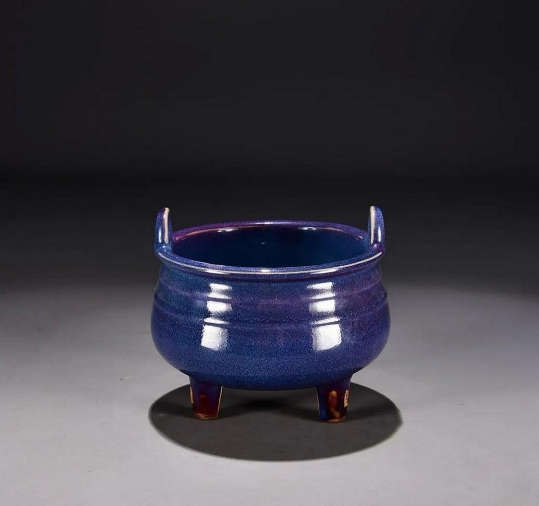Exquisite Chinese Antique Jun Kiln Incense Burner: Exquisite Chinese Antique Jun Kiln Incense Burner This rare Chinese antique incense burner is a true work of art, crafted in the renowned Jun kiln tradition. Hand-painted and finished with a rich grap
