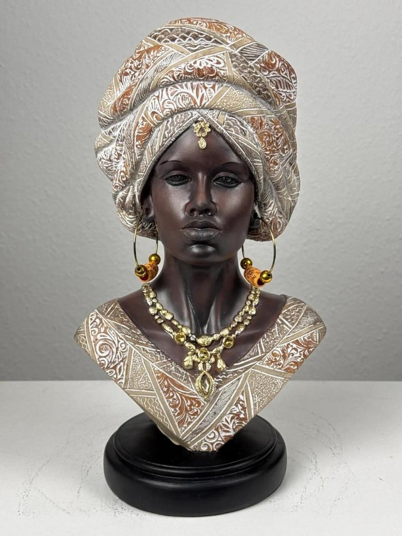 African Lady Bust - White and Gold Resin Sculpture: African Lady Bust - White and Gold Resin Sculpture Elegant and modern, this white and gold bust of an African woman adds a contemporary touch to cultural decor. Its refined design complements minimali