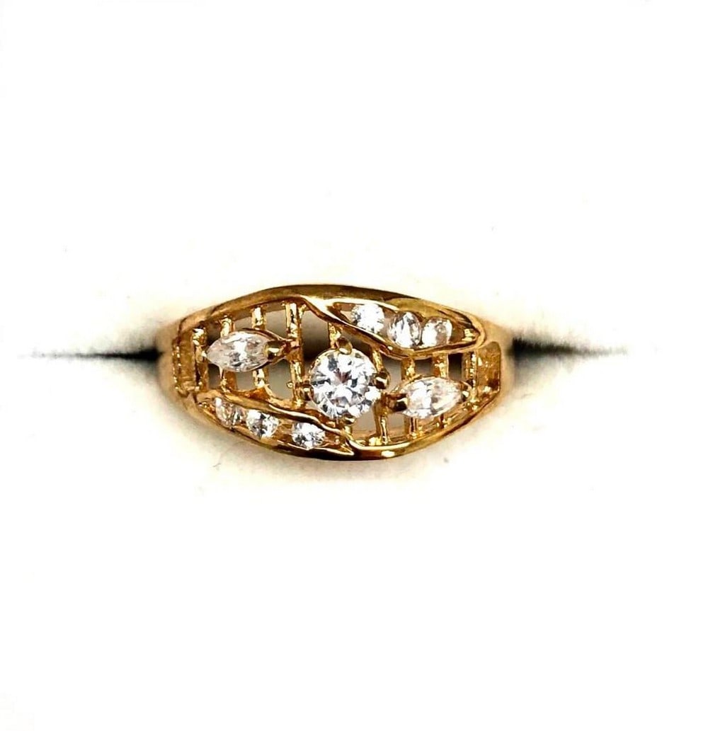 Size 7 Swarovski Crystals In 18KTGP Yellow Gold Electroplate Finish Ring (1 of 2)