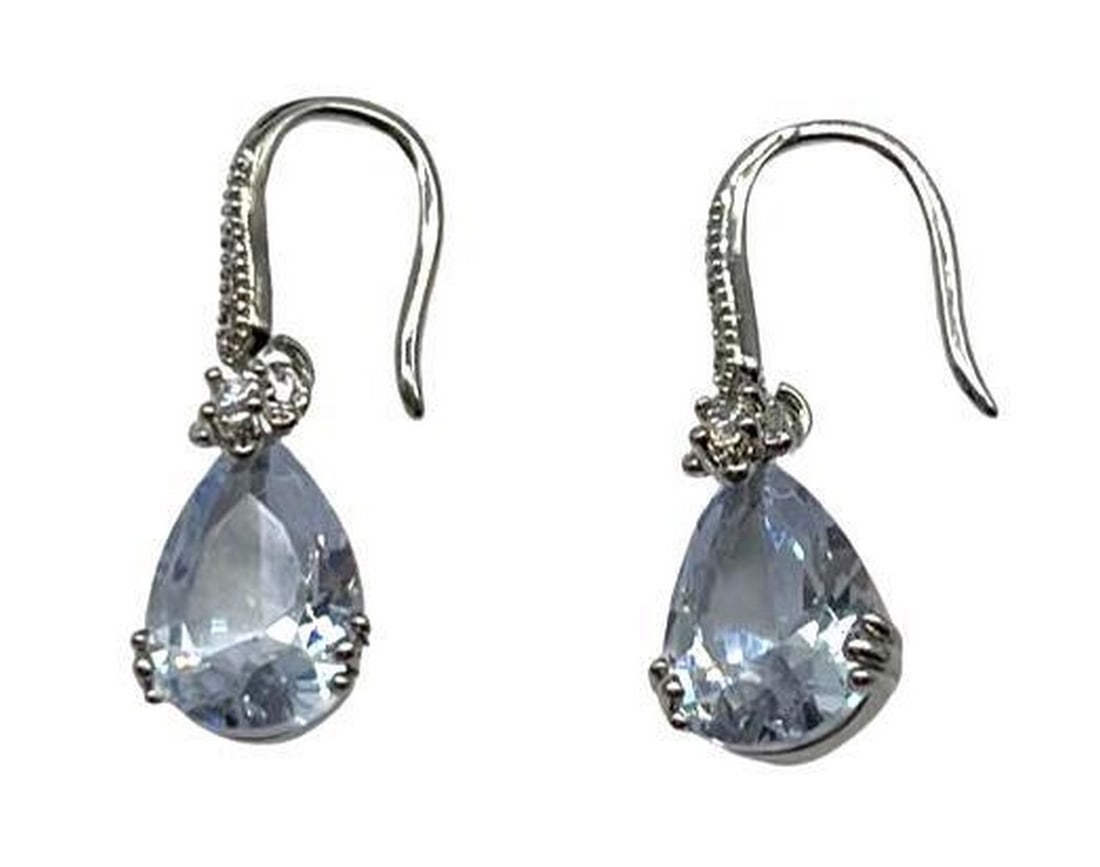 Elegant 925 Sterling Silver Drop Earrings: Elegant 925 Sterling Silver Drop Earrings These elegant drop earrings are decorated with Austrian crystals and set in 925 sterling silver. View photos for further details.