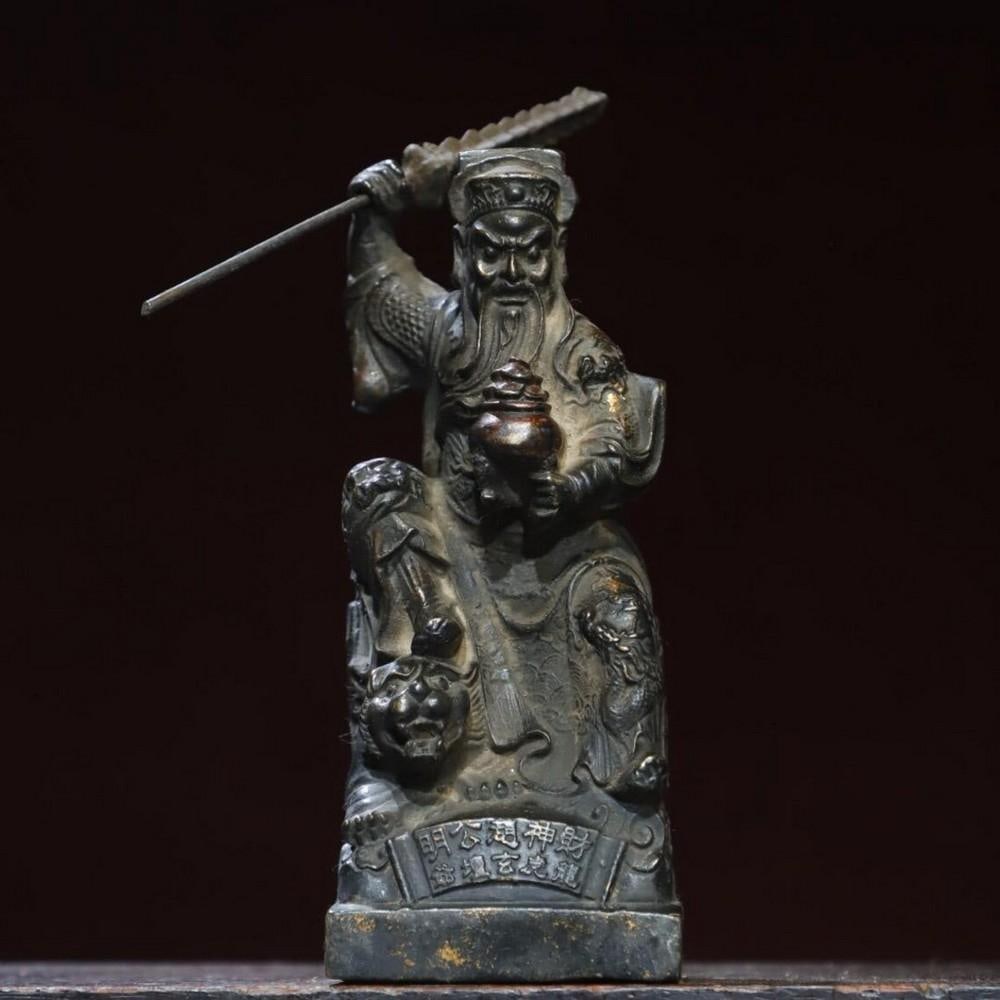 Gilded Copper Zhao Gongming Buddha Statue: Gilded Copper Zhao Gongming Buddha Statue This antique Zhao Gongming statue reflects the artistry of traditional Chinese craftsmanship, meticulously handcrafted from pure copper with a rich gold rubbi