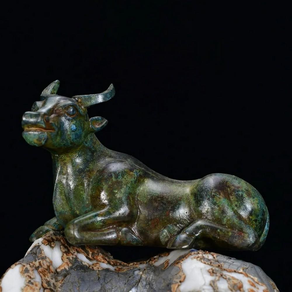 Antique Chinese Resting Bull Bronze Statue (1 of 8)