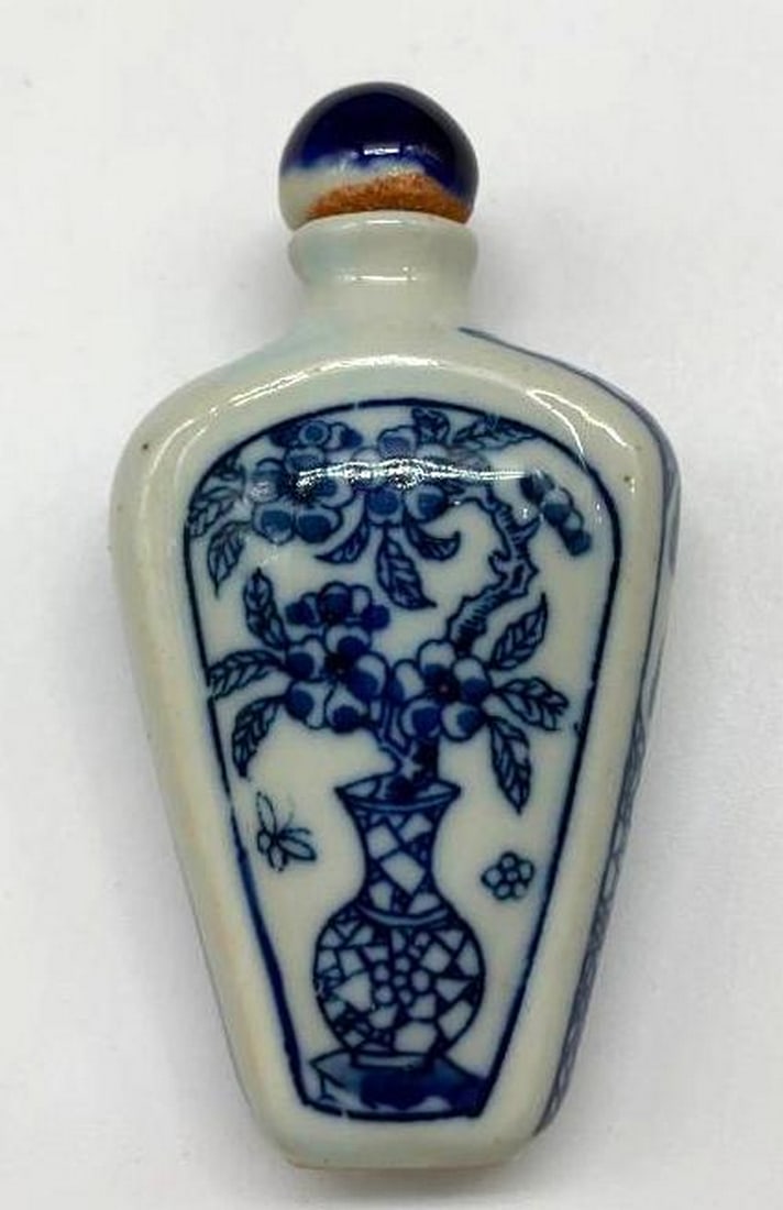 Hand Painted Chinese Floral Blue & White Porcelain Snuff Bottle: Hand Painted Chinese Floral Blue & White Porcelain Snuff Bottle. This exquisite snuff bottle features hand-painted floral patterns in traditional blue and white on a porcelain body. The intricate 