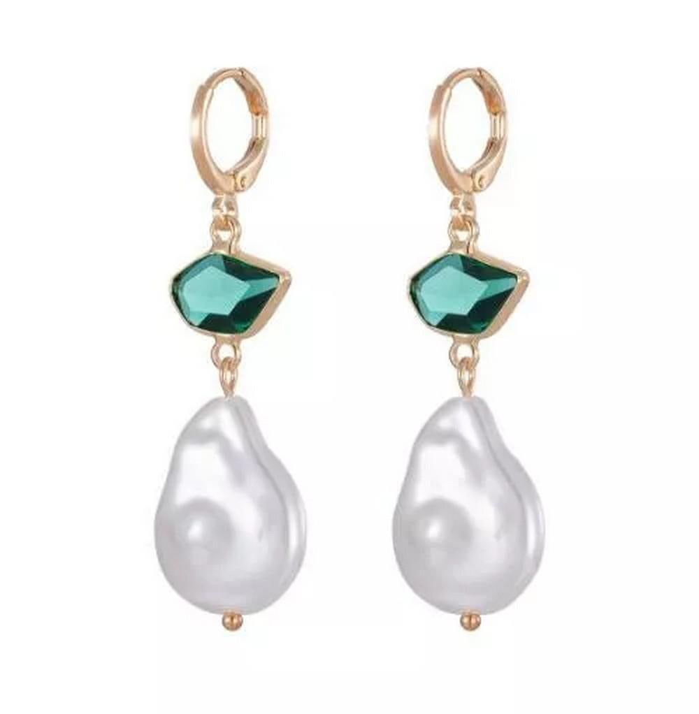Baroque Style Pearl & Green Quarts Earrings: Baroque Style Pearl & Green Quarts Dangle Earrings These Baroque-style earrings feature beautifully irregular pearls paired with striking green quartz stones, creating a harmonious blend of elegan