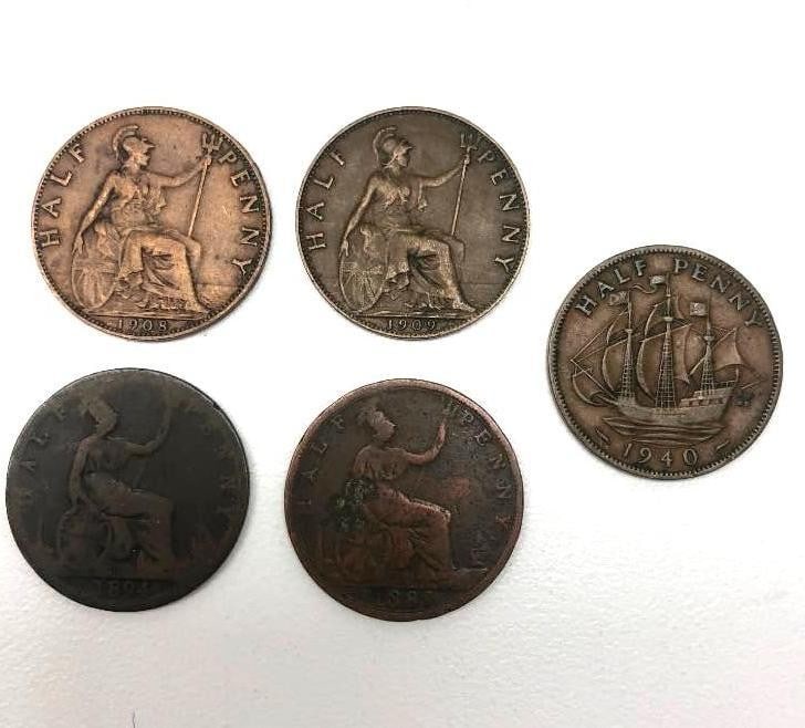 Lot Of 5 1880-1909 United Kingdom Half Penny Coins: Lot Of 5 1880-1909 United Kingdom Half Penny Coins. A Variety Of Coins Ranging From 1880-1909. View Photos For Further Details.